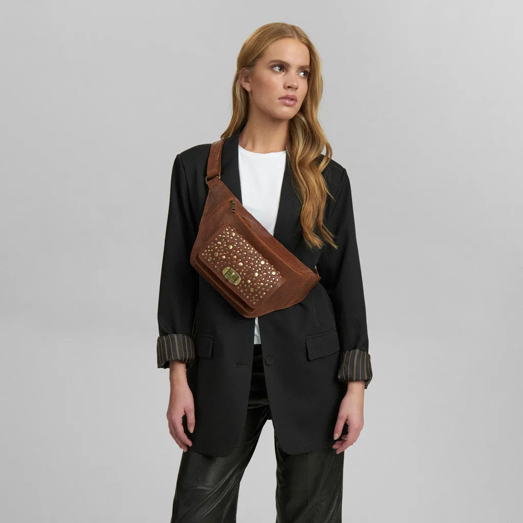Trendy bumbag with studs / 16530 - Vintage cognac